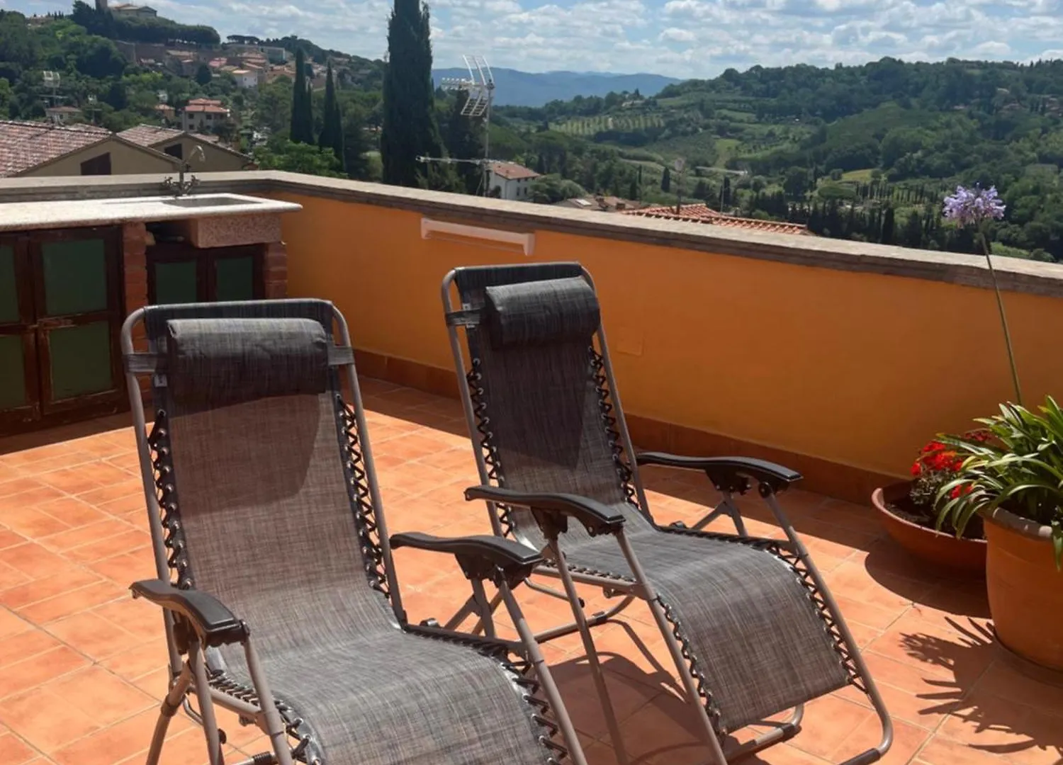 Residence La Villa Attico Panoramico Montescudaio Aparthotel